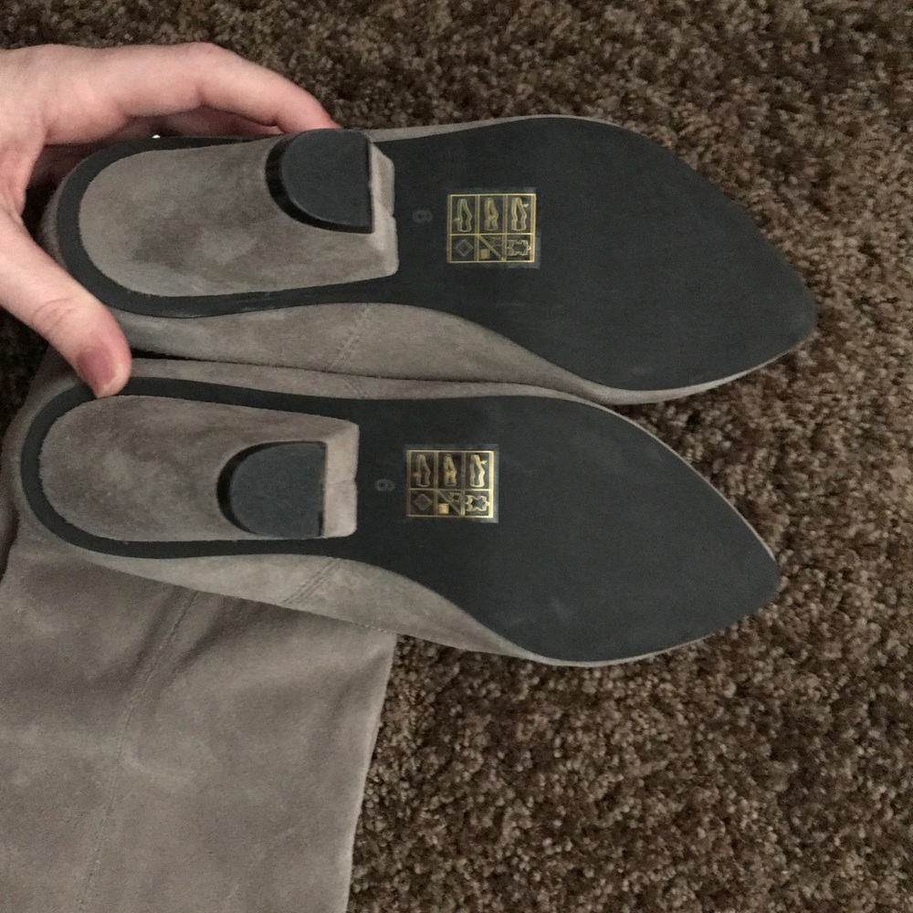 As you can see the soles face the same angle.